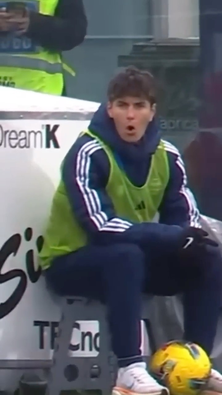 The ballboy's reaction to Nico Paz ?