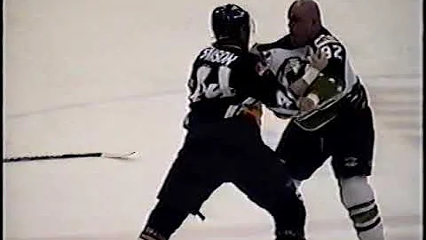 Kurtis Swanson (Laval) vs Louis Bedard (Sherbrooke...
