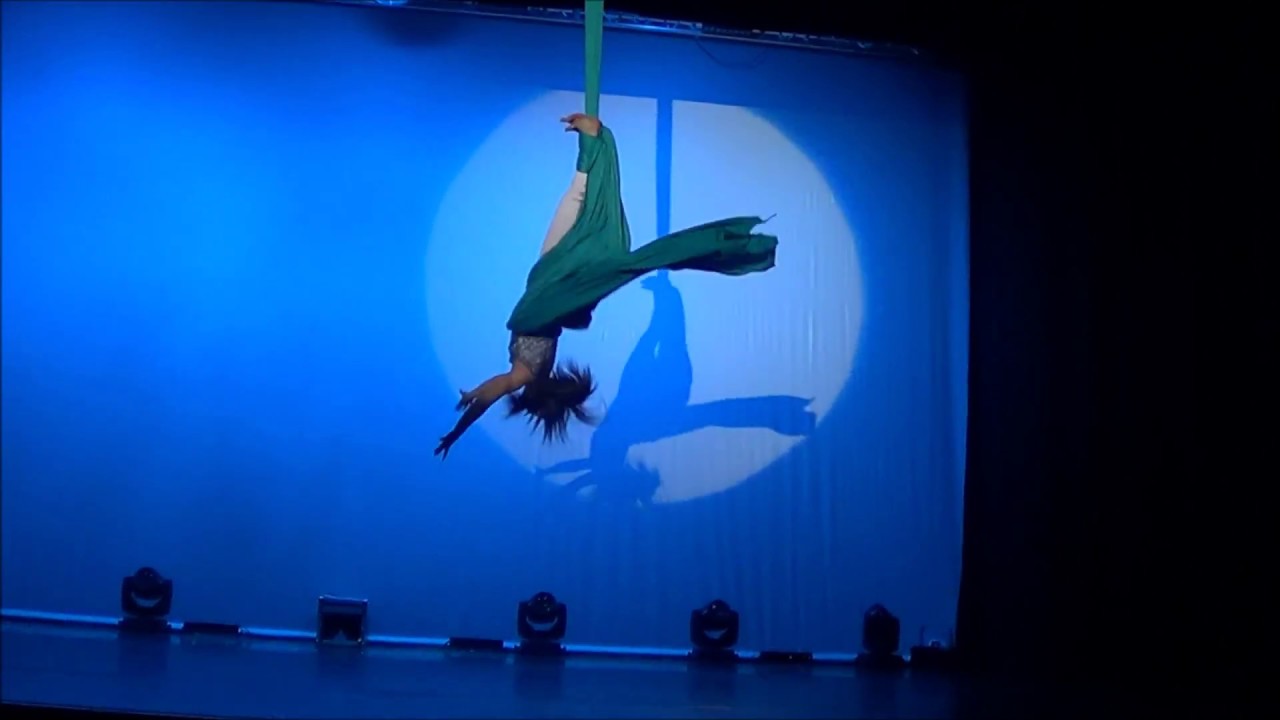 DANZA AEREA ACROBATICA SU TESSUTI - Serena