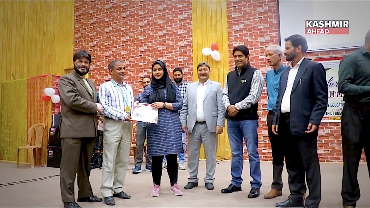 Pulwama administration revives govt school culture, felicitates teachers and NEET qualified students