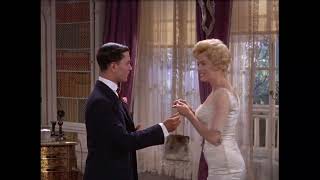 Marilyn Monroe 1957 Prens Ve Şov Kızı Filmi Dans Etme Sahnesi Türkçe Dubaj