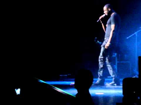 Brian McKnight performs Never To Much by Luther Va...