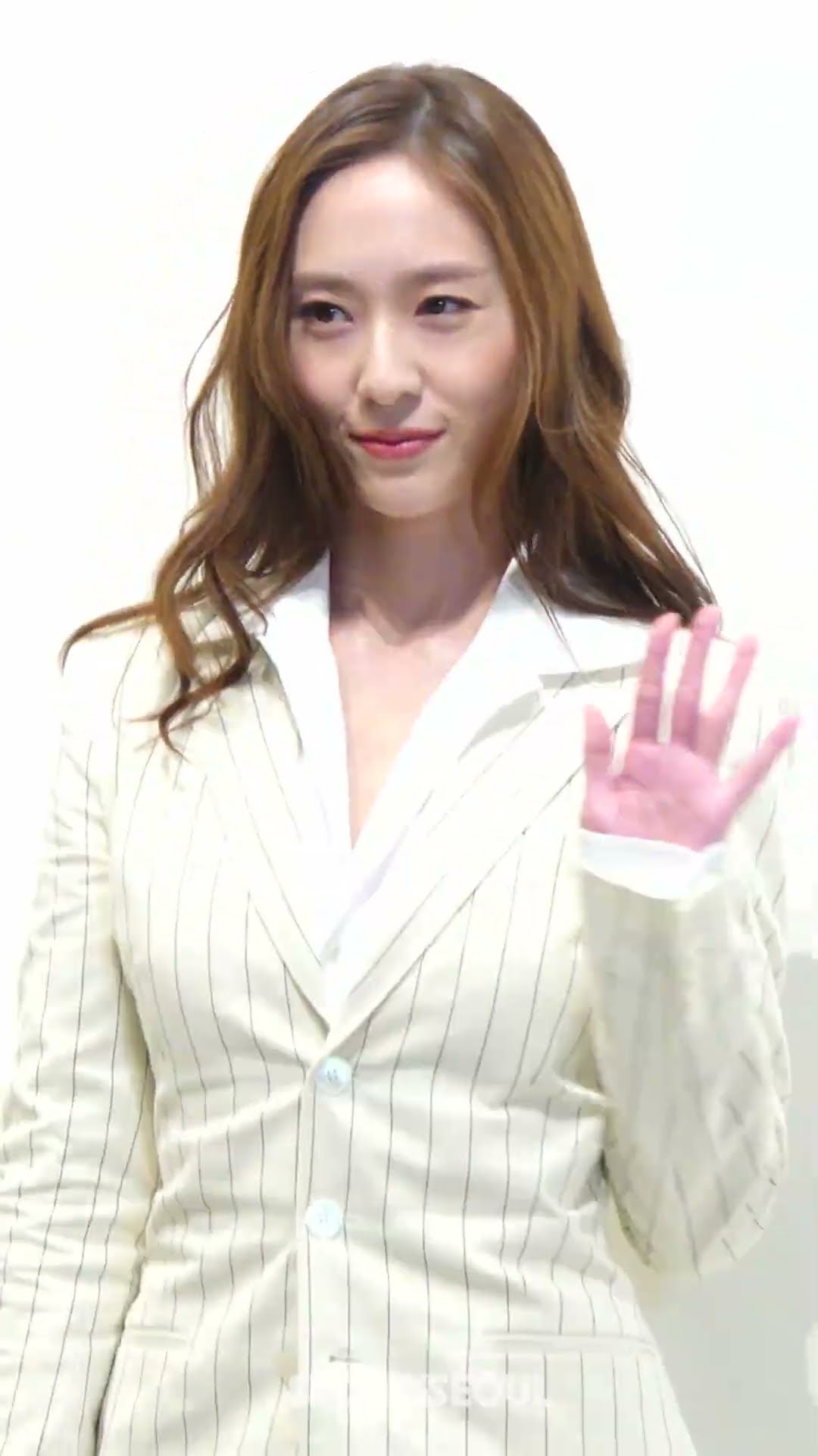 정수정, 냉미녀의 도도한 인사