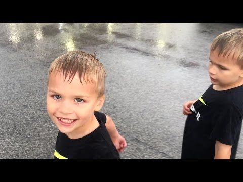 Video Family Rain Party - youtube