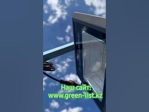 Прожектора для подсветки рекламных щитов на трассе с солнечной панелью ...