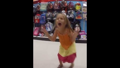 Dad Terrifies Daughter at Supermarket by Wearing Scary Bunny Mask - 1078420