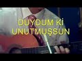 Duydum ki unutmusun gzlerimin rengini  yorumlayan gitarisyen