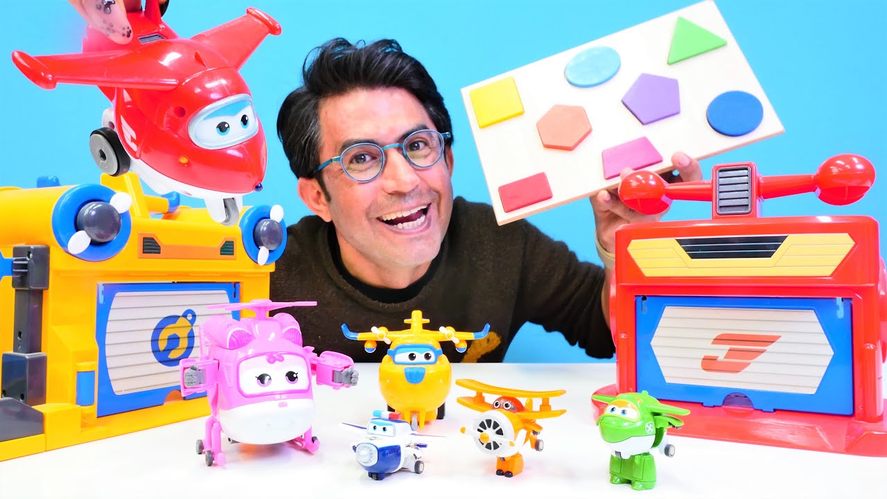 Oyuncak videoları. Okul öncesi eğitim. Nail baba Harika Kanatlar ile geometrik puzzle yapıyor