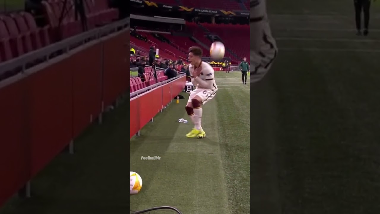 Ajax - Roma ball boy 😂😂     