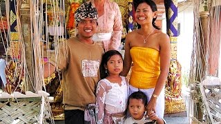 Tooth filing ceremony in Bali. Cérémonie de limage de dents à Bali