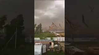 В Республике Татарстан с. Константиновка оторвало крышу и снесло линию электропередач
