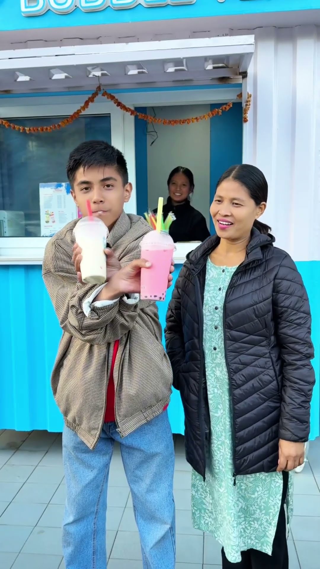 Which Bubble Tea Testes Better: Left or Right? #momson #shorts #viral