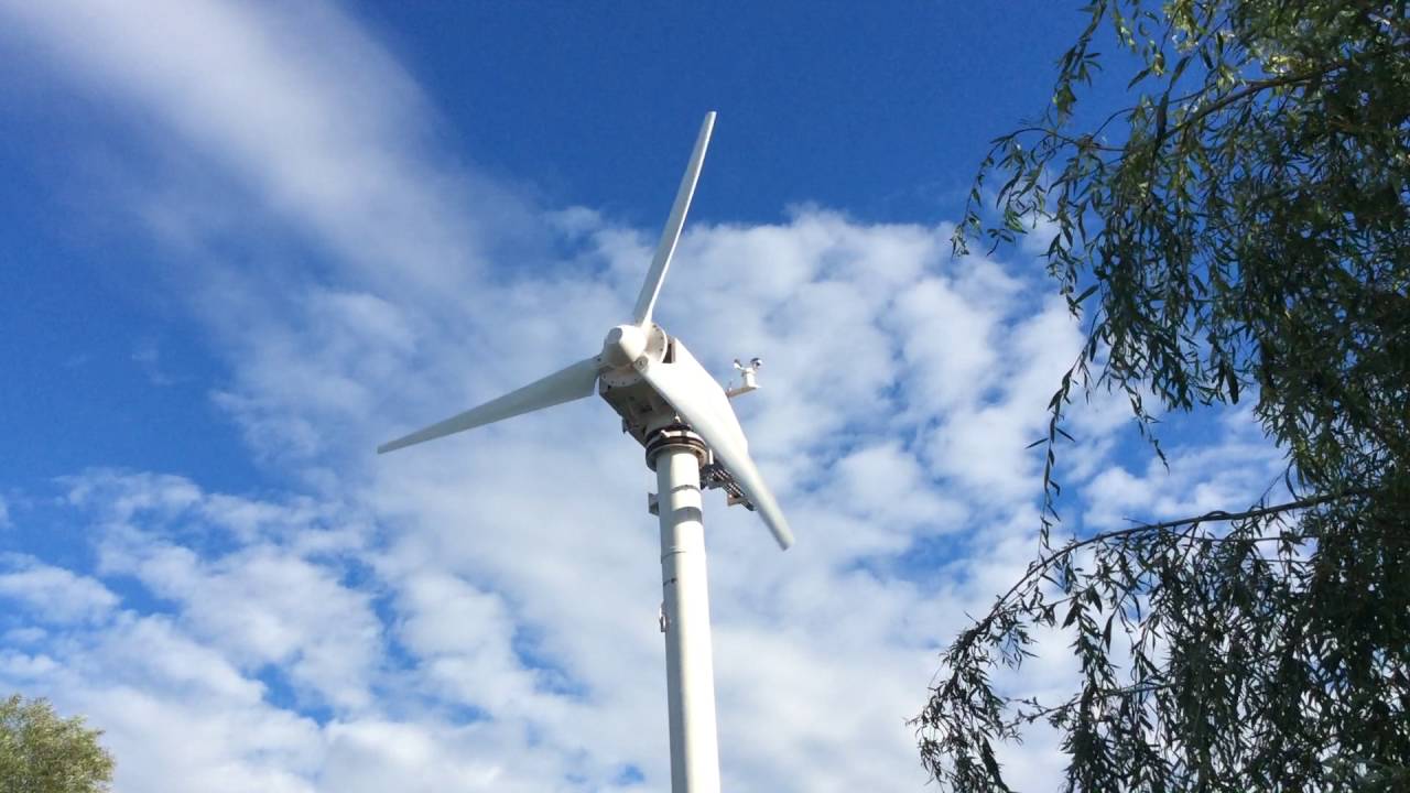 Zelfbouw windmolen, eerste test. YouTube Zelfbouw windmolen, eerste test. YouTube