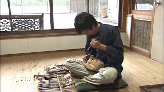 With More Than 20 Types of Blades, A Young Man Has Tried To Carve KAGURA Masks(Fine Carving+Eng Sub)