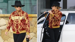 Lady Gaga Better At Performing Than Driving, Blocks Busy Driveway In Malibu! Resimi