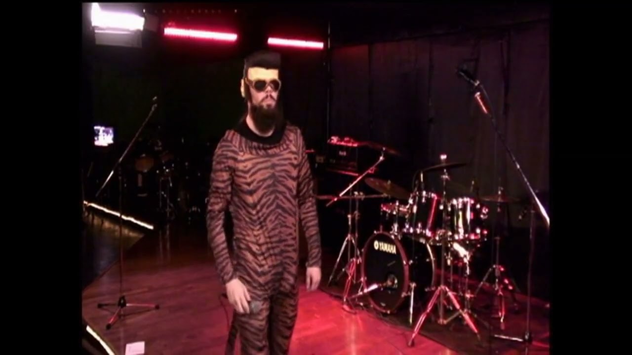 Yetiface - 03 - You Smell Like Poo (Live in Bleeginsville) (2008)