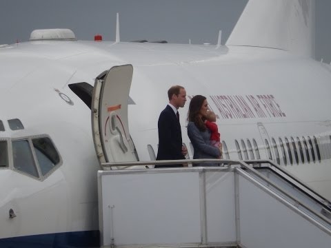 Video: Prince William, Kate og Prince George Jet Off For Tour Down Under