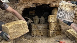 The moment a hidden cave discovered a Jewish treasure dating back centuries by Metal detector
