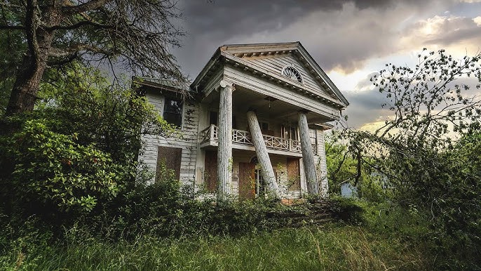 Abandoned Murder Mansion | 13 year old was buried under the front porch.. -  YouTube
