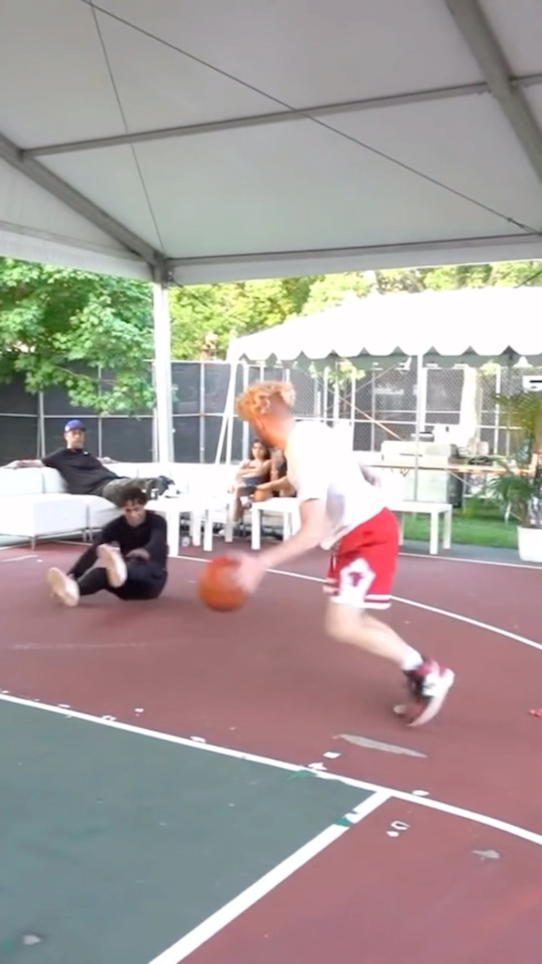 Is this move LEGAL ? (1v1 Basketball)