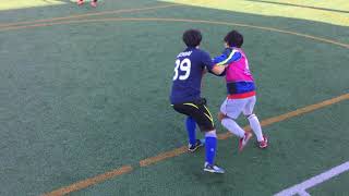 ７人制サッカー　12/3　第1試合　前半戦　KGコロンボ（紺）　VS　フェニックス（ピンク）