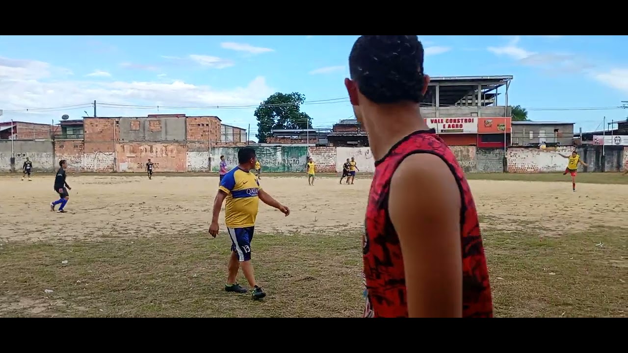 Primeiro tempo do jogo Toque Refinado e Manauense no campo do Cristo Rei 