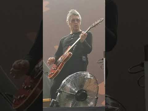 Noel Gallagher's High Flying Birds - Don't Look Back In Anger (electric version) - Auckland 08/11/19