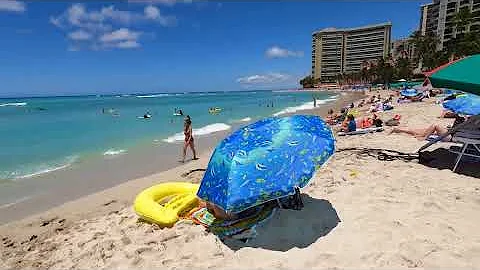WAIKIKI HAWAII | Walking on the Beach and People Watching in Honolulu (4K)