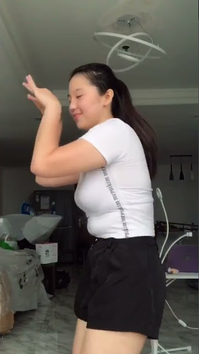 Goyang Tiktok Hot Pakai Baju Ketat Celana Ketat