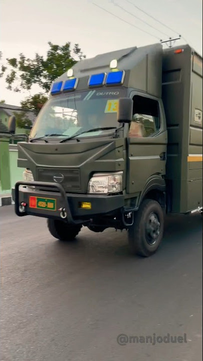 Kumpulan Mobil Truk Tempur TNI AD mobil Polisi bertugas di jalanan 🚓 Komando latihan pertempuran