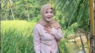 HER BEAUTIFUL AURA IS RAISING!! NENG LENI, A BEAUTIFUL YOUNG MOTHER, IS VERY HAPPY TO PLAY IN THE...