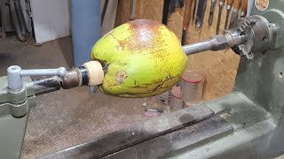 Woodturning - A coconut on a Lampshade  //  Um coco em um Abajur