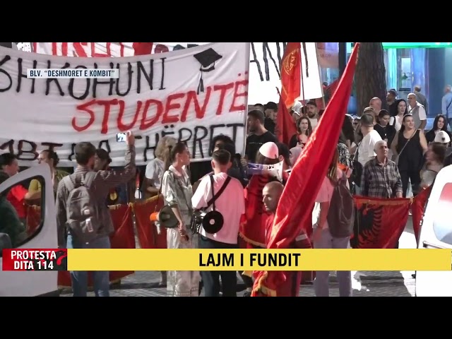 Përfundojnë fjalimet te Kryeministria, protestuesit nisin marshimin në rrugët e Tiranës