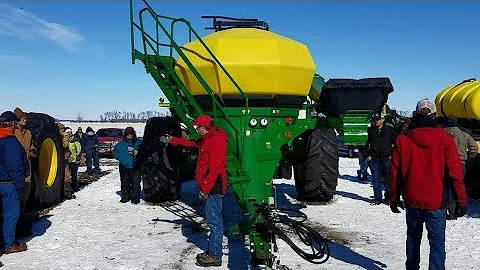 2005 John Deere 1890 42.5' Air Drill Sold Today on Enderlin, ND Farm Auction