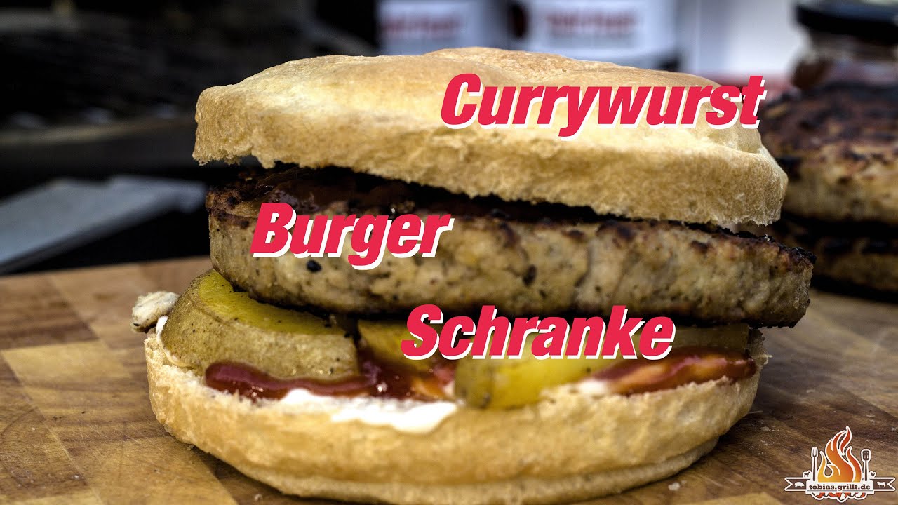 Currywurst Schranke Burger - Hamburger aus Bratwurst mit Pommes rot ...
