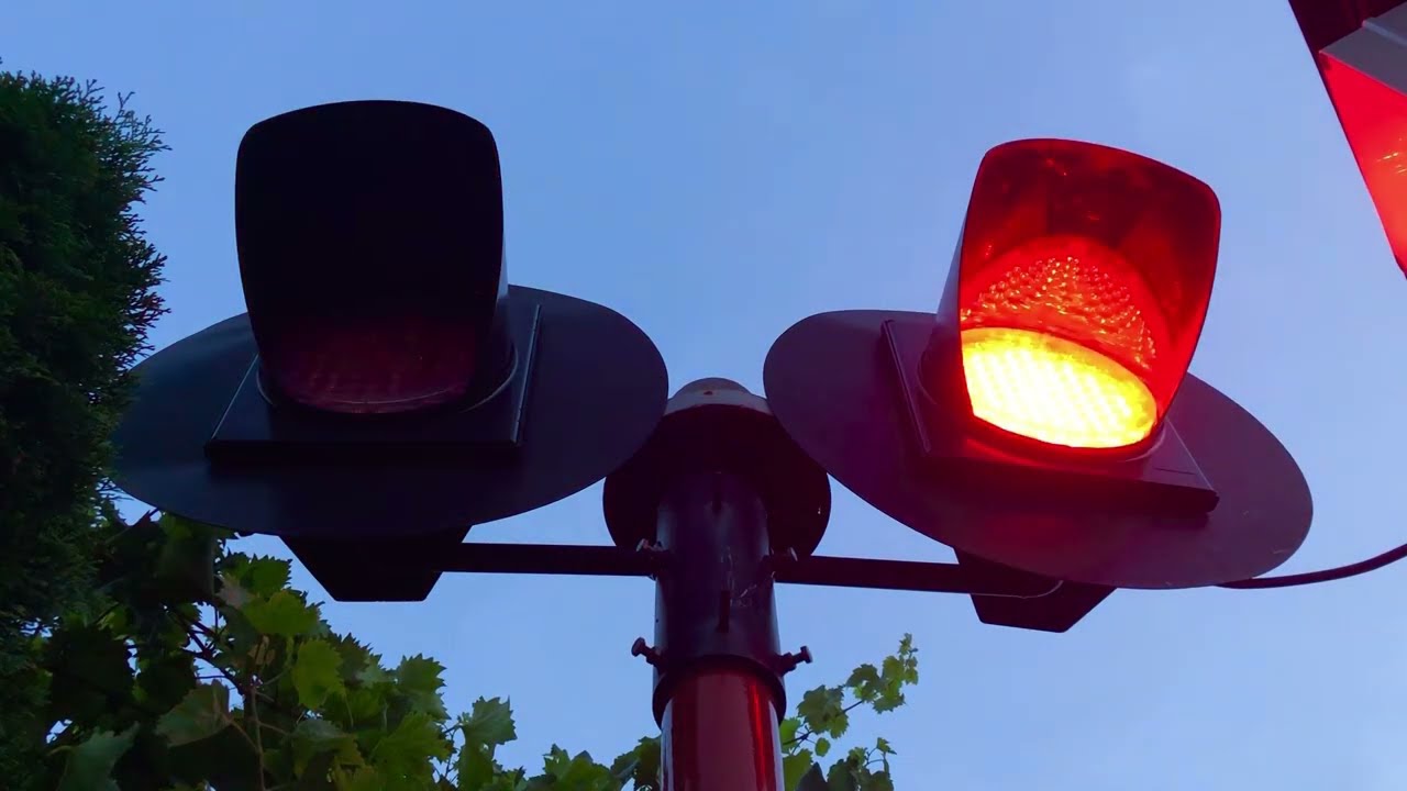 Test Sygnalizatora DS-T z dzwonem KLD-40 // Railroad Crossing Light Test