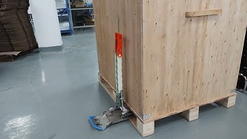 JD-008 Pallet strapping machine  the pallet strapper is threading the pallet #strappingmachine