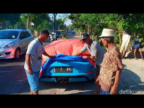 penasaran.-super-car-yang-tabrakan-di-magetan-jadi-tontonan-warga