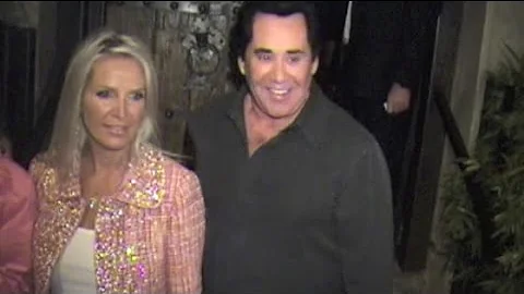WAYNE NEWTON and wife KATHLEEN meet fans outside B...