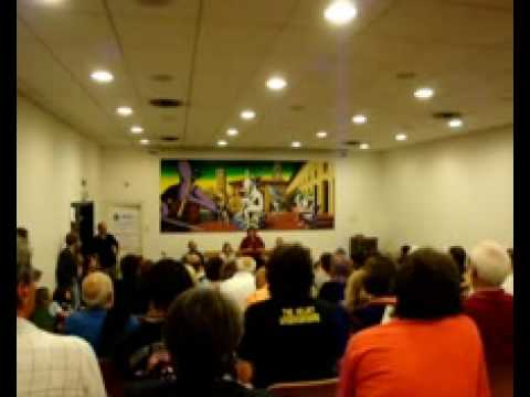 Aleida Guevara ad Arezzo canta "Fusil contra fusil...