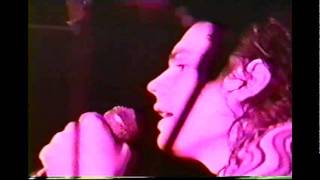 Smashing Pumpkins - 09. Suffer (1992-06-10)
Fruit Bat Salad Vol. 1
Smashing Pumpkins live
09/06/92 - Unicorn ; Milwaukee, WI
10/06/92 - Unicorn ; Milwaukee, WI
11/06/92 - Club de Wash; Madison, WI
Upgrade from (I think) a better source then the previous videos I upped years and years ago Smashing Pumpkins - 09. Suffer (1992-06-10)
