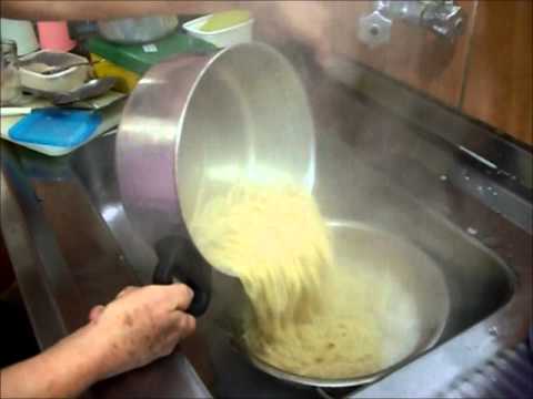 Como preparar macarrão com molho