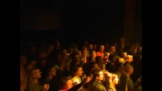 17. Chiki Liki Tu-a - Poďme všetci - Live in Roxy Praha (20.9.2004) ver B.