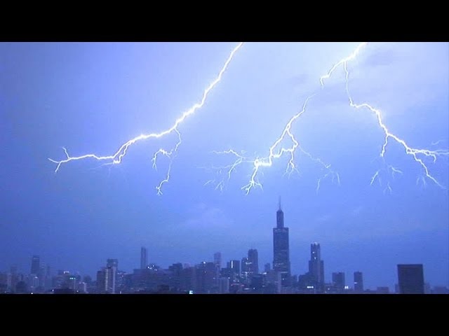Lightning photo fakes: how to spot one
