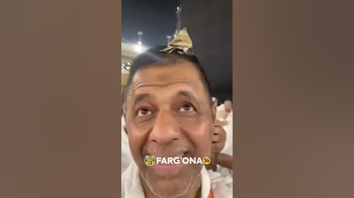 masya allah burung ini menempel.di kepala bpak jemaah haji ini dan ga mau pergi ampe selesai ibadah.