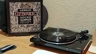 Girls under Glass - Lucky - German Mystic Sound Sampler Volume 1 - Zillo 1990