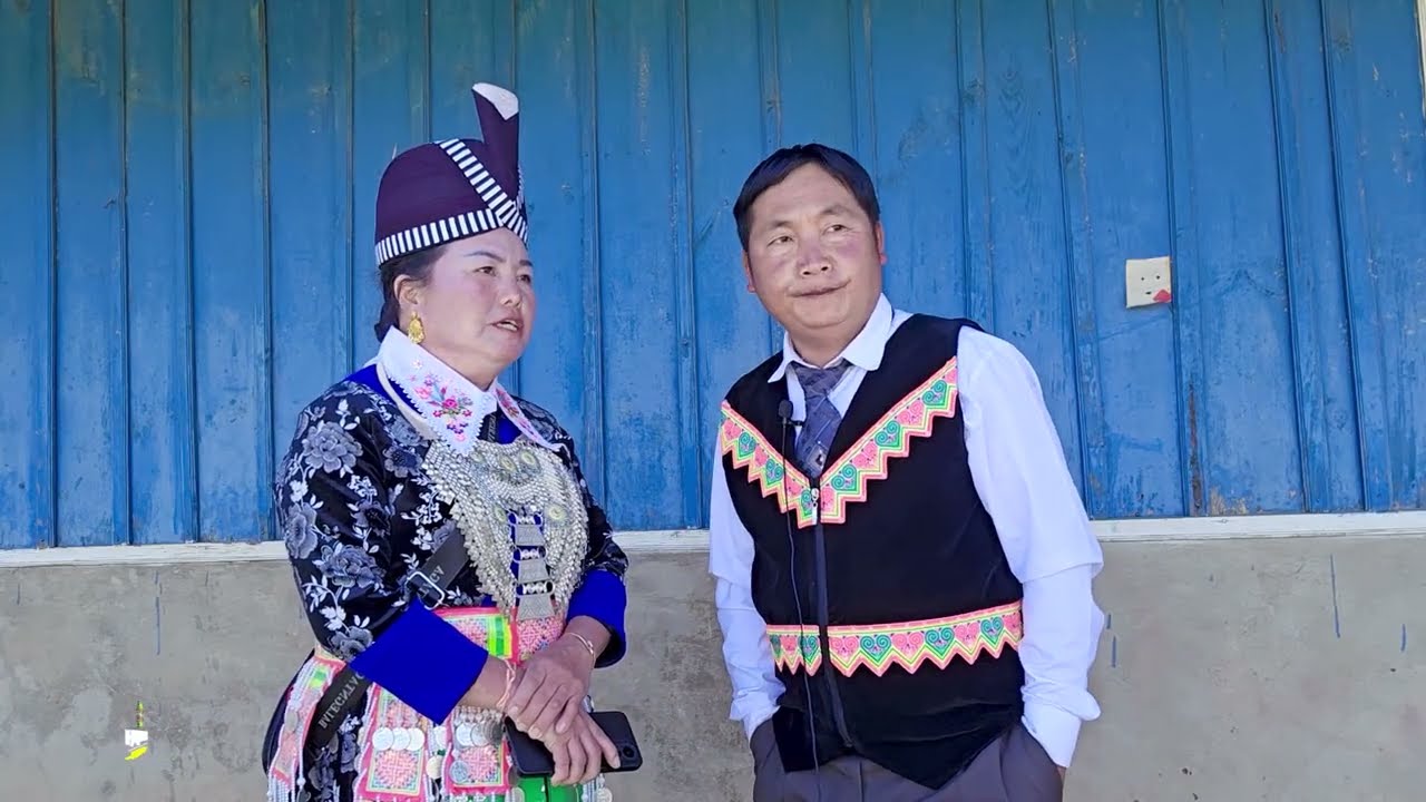 Kwv Txhiaj wb yog nkawm nkauj nraug hais tsis ruaj cog tsis khov by Pov Muas thiab Kaj siab Vaj