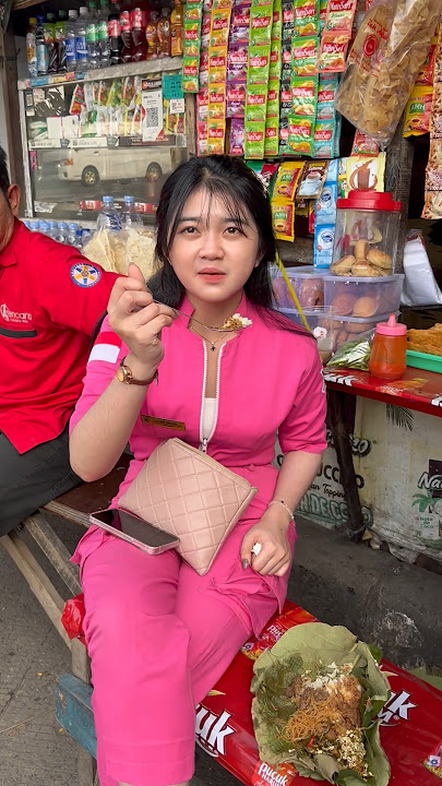 Eve pramugari bus kencana sarapan nasi brekat khas wonogiri #shorts #eve