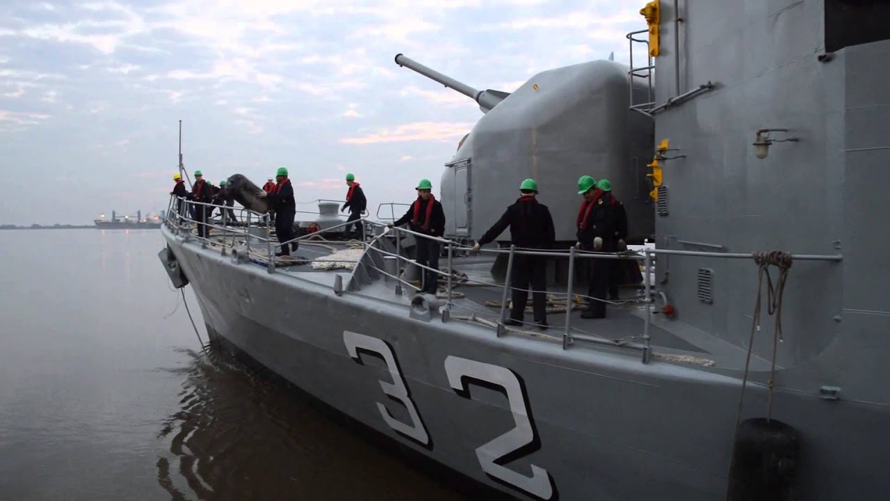 Corbeta P-32 ARA Guerrico de la Armada Argentina zarpando de Rosario 23-06-2014