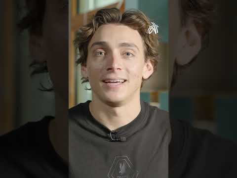 Mondo Duplantis accepts the Men’s Athlete of the Year award 🏆Golden Tracks 2025 #europeanathletics